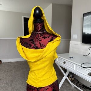 Chic Yellow Hooded Women's Top